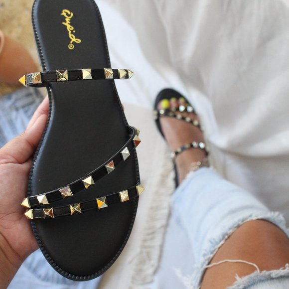 🆕️Summer Faves Collection// Black Strappy Sandal - Picture 5 of 5